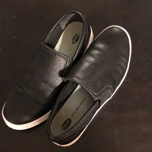 DR. SCHOLLS black leather memory foam slip ons